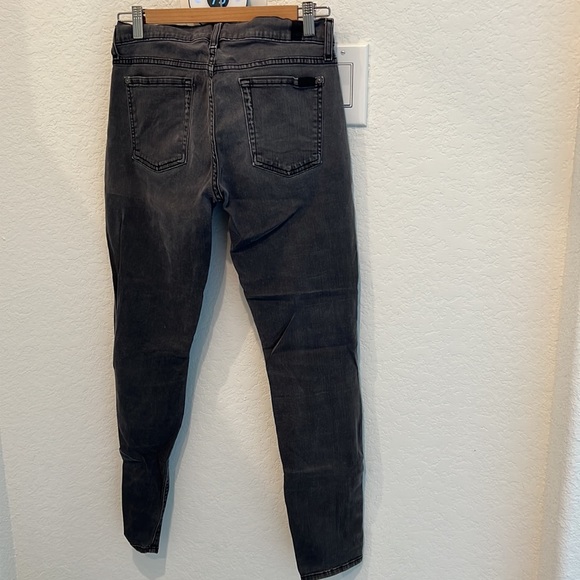 Skinny Jeans with cute button detailing - Picture 2 of 6